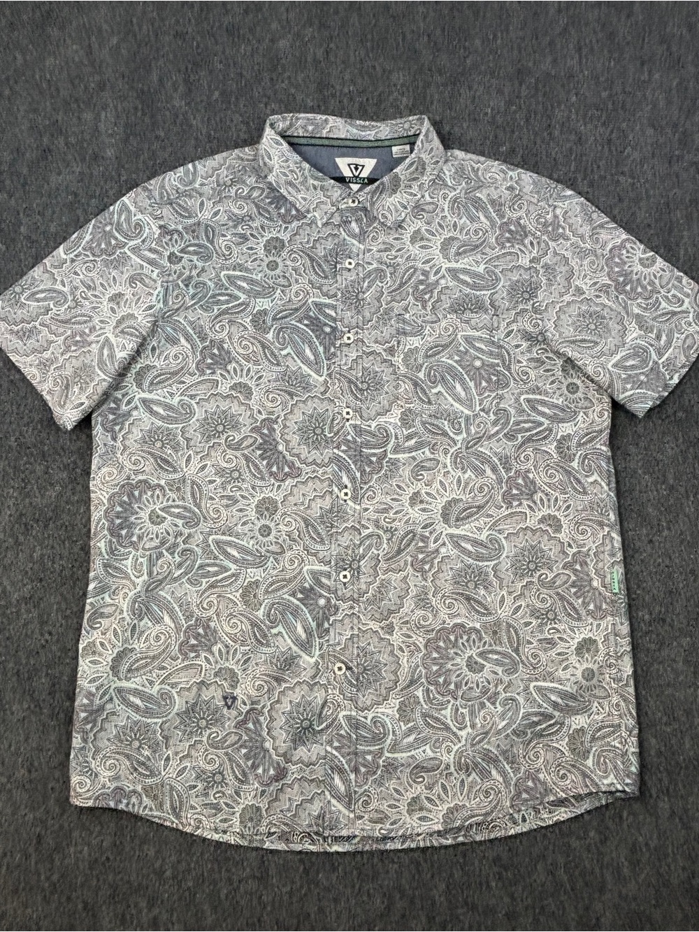 Vissla button-down shirt features a distinct gray and white paisley pattern L